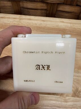 AXL6012 Chrometic Piptch Pipes Case in Cream